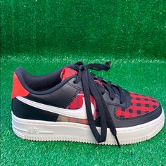 Nike Unveiled The Air Force 1 Low Gs ‘Flannel’ In November 2018. With A Combination Of Red, Black And White, The 1982 Hoops Classic Features A Simple Checkered Pattern On The Toe Box, While A More Complex Tartan Appears On The Midfoot. Black And Red Leather Overlays Provide Contrast On This Kids’ Shoe. The Look Is Completed With A Bright White Swoosh, Midsole And Outsole. Nike Sporty Fall Sneakers, Nike Sporty Sneakers For Fall, Nike Low-top Sneakers For Fall, Nike Fall Sneakers With Round Toe, Sporty Red Sneakers For Fall, Nike Air Force 1 Low, Air Force 1 Low, Checkered Pattern, Kids Nike