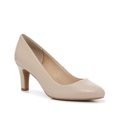 Kelly & Katie-Genna Pump You can't go wrong with the classic style of the Genna pump from Kelly & Katie. This pair features a timeless silhouette, a sleek almond toe, and comfortable padding for easy wear.