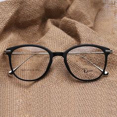 Chashma Frame, Vintage Prescription Glasses, Round Eye Glasses, Vintage Glasses Frames, Glasses Prescription, Glasses Trends, Prescription Glasses Frames