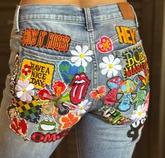 Denim With Embroidery, Iron On Patch Jeans, Jeans With Patches Diy, 70s Denim Outfit, Upcycle Jeans Refashioning, Jeans Style Women, Drawn On Jeans, Halloween Jeans, Patches On Jeans