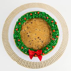 Christmas Wreath Cookie Cake - Sweet E's Bake Shop - The Cake Shop Cookie Cake Christmas Designs, Cookie Cake Christmas, Easy Cookie Cake Decorating Ideas, Christmas Cookie Cake Design, Christmas Cookie Cakes, Fall Cookie Cake, Thanksgiving Cookie Cake, Cookie Cakes Decorated, Cookie Cake Decorating Ideas