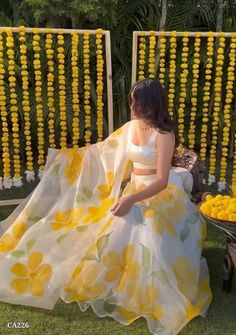 Haldi Dress Ideas, Haldi Ceremony Outfit, Creating Outfits, Haldi Outfit, Simple Lehenga, Lehenga Designs Simple, Traditional Indian Dress