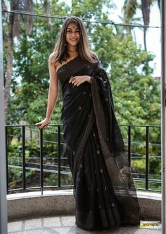 Modern Sarees, Sarees For Girls, Modern Saree, Saree Poses, Indian Fashion Saree