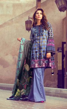 Pakistani Designer Clothes, Lawn Dress, Pakistani Salwar Kameez, Ladies Clothing, Pakistani Suits, Shalwar Kameez, Suit Fabric, Fabric Stores Online, Print Chiffon