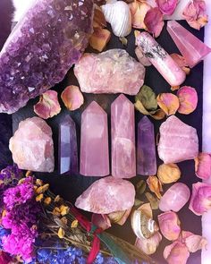 Different Types Of Crystals, Crystal Room, Inspiration Tattoos, Types Of Crystals, Crystal Healing Stones