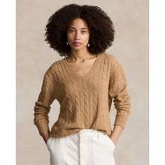 Soft season-spanning cashmere and our iconic cable-knit construction define this relaxed-fitting V-neck sweater. Split Sweater, Cotton Cable Knit Sweater, Sweater Ralph Lauren, Polo Ralph Lauren Women, Linen Sweater, Classic Sweater, Cashmere Jumper, Ralph Lauren Sweaters, Collar Sweater