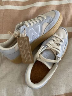 New Balance Pro Court Grey, Fall Nature Outfit, Shoe Inspo 2023, Retro Shoes Women, Sneakers Fashion New Balance, Shoes Inspo 2023, All New Balance Shoes, Fall Wishlist 2023, Shoes To Buy In 2023