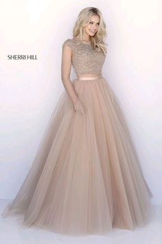 Long Gown Design, Wedding Lehenga Designs, Gowns Dresses Elegant, 파티 드레스, Fancy Dresses Long, Indian Gowns Dresses, Designer Party Wear Dresses, Designer Dresses Casual, Stylish Party Dresses