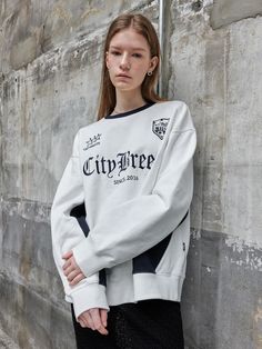 CITYBREEZE is a brand that presents a contemporary high-end casual style based on an effortless chic mood. Focusing on basic items that can be worn for a long time, it emphasizes designs with special details that set them apart from others. - Uniform-inspired sweatshirts- Made of durable cotton fabric- Logo embroidery on the front- Contrasting color scheme used- Ribbed edge at the hemline- Casual and stylish mood Fabric Logo, Effortless Chic, Logo Embroidery, Embroidery Logo, Color Scheme, Contrasting Colors, Casual Style, Color Schemes, Cotton Fabric