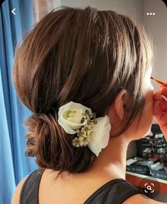 Short Hairstyle Women In Wedding, Bun Hairstyle With Rose, Bun With Flowers Indian Saree, Indian Buns With Flowers, Engagement Bun Hairstyles, Wedding Guest Hair Flowers, Low Bun For Indian Wedding, Low Bun Hairstyles Indian Saree, Hairdo For Indian Wedding Guest