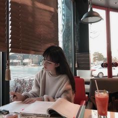 Studying Girl, Kore Ulzzang, Mode Ulzzang, Study Korean, Korean Aesthetic, Korean Girl Fashion, School Motivation, Study Inspiration