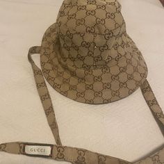 Worn Only Once. Men Or Women Can Wear. Gucci Hats Women, Bucket Hat Gucci, Gucci Bucket Hat Outfit Women, Luxury Gucci Summer Hat, Gucci Short Brim Summer Hats, Gucci Adjustable Bucket Hat, Gucci Brown Short Brim Hat, Designer Beige Adjustable Hat, Designer Adjustable Beige Hat