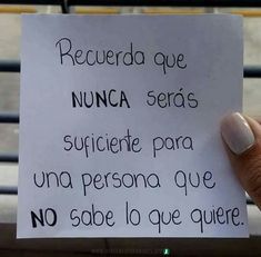 a hand holding a piece of paper with writing on it that says, recuerada que nunca seras supleiente