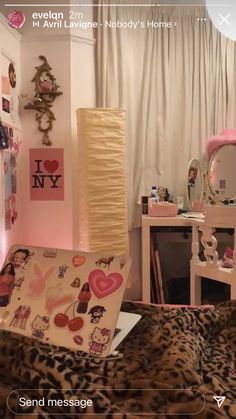 Y2k bedroom Bed Rotting, Jennifer Body, 2000s Bedroom, Bead Door, Black Room Aesthetic, Teenage Girl Room, Confessions Of A Shopaholic, Coquette Room, Grunge 2000s