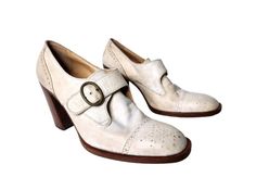 Vintage 60s Ivory Leather Mary Jane Shoes  High Heels  Elegant  Cocktail Party  Wedding  Deadstock - NEW VINTAGE but with a need to be repainted/polished by a cobbler as the age gave them a yellow-ish patina. Minor Marks & Signs of age. See all pictures. Sold as is/ As Found and priced accordingly!  Brand : The Right Bank Clothing Co. Beverly Hills California made in Italy Size:  6.5 AA Narrow BUT Please refer to the measurements provided to insure best fit - We are not responsible for wrong fit Wedding Shoes Elegant, 60s Shoes, High Heels Elegant, Elegant Cocktail Party, Elegant Wedding Shoes, Leather Mary Jane Shoes, Heels Elegant, Mary Jane High Heels, Cocktail Party Wedding