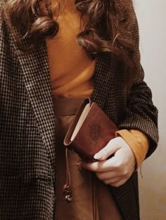 Female Academia Aesthetic, Professor Student Aesthetic, Female Student Aesthetic, Dark Academia Professor Aesthetic, English Professor Aesthetic Female, Dark Academia Aesthetic Female, English Outfit Aesthetic, 60s Dark Academia, English Student Aesthetic Outfit