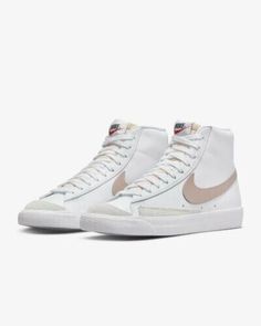 Nike Blazer Mid 77 Women, Blazer 77, Blazer Mid 77 Vintage, Nike Model, Nike Blazer Mid 77, Nike Blazer Mid, Nike Models, Look Retro, Nike Blazers Mid