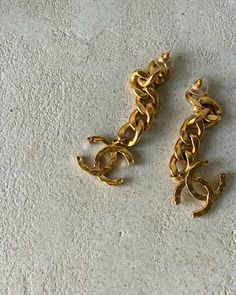 Chanel Asethic, Dangly Earrings Aesthetic, Earrings Aesthetic Gold, Parfum Chanel, Aesthetic Gold, Earrings Aesthetic, Jewelry Aesthetic, Chanel Couture, Have Inspiration