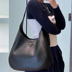 Crossbody Bag Outfit, Prada Cleo, Tote Bag Outfit, Custom Outfits, Luxury Tote Bags, Prada Tote Bag, Aesthetic Bags, Big Bag