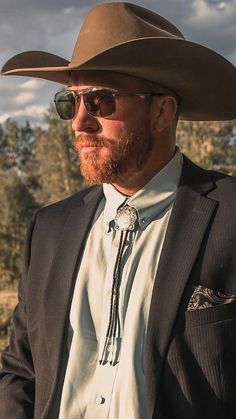 Smokin' Hot Men Mens Wedding Attire Bolo Tie, Casual Men Wedding Outfit, Mens Bolo Tie Outfit, Bolo Tie Men Outfit, Yellowstone Vibes, Country Wedding Groomsmen, Disco Rodeo, Cowboy Outfit For Men