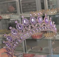 Purple Quinceanera Ideas, 15 Party Ideas Quinceanera, Purple Quinceanera Theme, Quince Crown, Lavender Quinceanera Dresses, Lavender Quinceanera, Purple Sweet 16, Lila Party, Lavender Quince