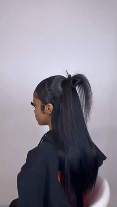 Discover hair ponytail styles. Explore chic and versatile ways to style your ponytail for a trendy and polished look. Quickweave With Bangs, Cute Braided Hairstyles, Quick Weave Hairstyles, Protective Hairstyles Braids, Slick Hairstyles, Quick Weave, Dope Hairstyles, Hair Laid