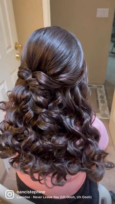 Dama Hairstyles Quinceanera, Quince Makeup Ideas Natural, Peinados Para Xv Años, Hairstyles Quinceanera, Quince Makeup, Hairstyle For Prom, Bridal Stylist, Red Quince