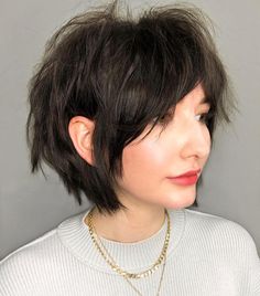 Short Shaggy Bob With Choppy Layers Is Taking Over 2024 Shaggy Bob Haircut, Modern Shag Haircut, Short Black Hair, Short Choppy Haircuts, Choppy Haircuts, Short Shag Haircuts, Shaggy Haircuts, Shag Hairstyles, Shag Haircut