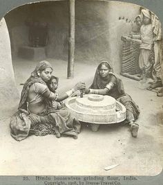 Old ways - grinding flour at home on stone grinder Historical India, Ancient Indian History, India Facts, 100 Years Ago, Ancient India, Rare Pictures