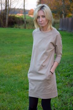 Non-binding, loose-fitting tunic with pockets that perfectly expose the legs. Made in EU Size (total length / perimeter of the bust / hip circumference / sleeve length) US --- UK --- EU/DE 6 ------ 8 ---- 36/S (87/96/96/48) 8 ----- 10 ---- 38/M (88/100/100/49) 10 ---- 12 ---- 40/L (89/104/104/50) 12 ---- 14 ---- 42/XL (90/108/108/08) Dimensions in cm. Other sizes available on request 100% Cotton made in Poland. Cotton Half Sleeve Dress With Pockets, Beige Cotton Tunic For Daywear, Relaxed Fit Cotton Dress With Rolled Sleeves, Cotton Dress With Rolled Sleeves And Relaxed Fit, Cotton Dresses With Rolled Sleeves And Relaxed Fit, Oversized Spring Dresses With Side Pockets, Spring Oversized Dresses With Side Pockets, Casual Beige Dresses With Side Pockets, Spring Loungewear Dresses With Side Pockets