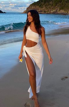 Tenerife Holiday Outfits, Holiday Pics To Recreate, Holiday Pictures Instagram, Holiday Ig Pics, Bali Vibes Outfit, Beach Pictures Clothes, Hot Beach Outfits Women, Seychelles Outfit Ideas, Hawaii Ig Pics