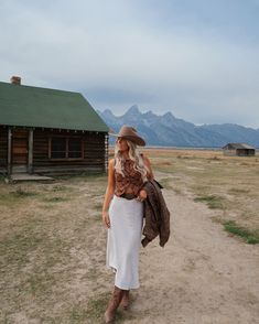 an ode to october 🍂🧸🧶 can say “fall fits” for 🔗💌 swipe to the last picture for a serotonin boost 🥲 . . . #fallfashiontrends #cowgirlchic #westernfashioninspo #fallootd fall fashion trends // what to wear this fall // fall outfit ideas // fall outfits // fall picture aesthetic // western fashion // western outfit ideas // western ootds // cowgirl boots // fall aesthetic // autumn aesthetic Winter Country Chic Outfits, Jean Jacket Outfits Western, Yellow Stone Outfit Ideas, Cold Western Outfits Women, Santa Fe Fashion, Southern Outfits Winter, Cute Simple Western Outfits, How To Style Western Boots, Coastal Cowgirl Fashion