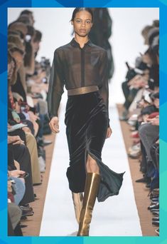 Akris Fall 2019 Ready-to-Wear collection, runway looks, beauty, models, and reviews. #paegastunnurse 2019 Ready To Wear, Women Fashion Edgy, Black Women Fashion, Fall Fashion Trends, Fashion Story, Mode Inspiration, Autumn Fashion Women, Black Skirt