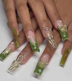 Princess Tiana Nail Ideas, Acrylic Nail Designs Green And Gold, Green Tinkerbell Nails, Tinkerbell Nails Acrylic, Green Clover Nails, Tiana Nails Acrylic, Princess Tiana Inspired Nails, Enchanted Garden Nail Designs, Tinker Bell Nails Designs