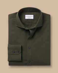 100% cotton, Available in classic, slim and extra slim fit, Non-iron, Spread collar, Classic and slim fit: back pleats, Extra slim fit: back darts, Mitred button cuff with two buttons, Machine washable - Cutaway Collar Non-Iron Poplin Shirt - Olive Green | Men's Charles Tyrwhitt Cutaway Collar Non-Iron Poplin Dress Shirt - Olive Green Single Cuff Size Medium Cotton Fitted Dress Shirt For Business, Fitted Shirt With Welt Pockets For Business, Classic Fitted Top For Business Casual, Fitted Solid Cotton Shirt, Casual Fitted Wrinkle-resistant Shirt, Fitted Business Tops With Spread Collar, Classic Wrinkle-resistant Business Tops, Fitted Spread Collar Top For Business, Classic Cotton Wrinkle-resistant Tops