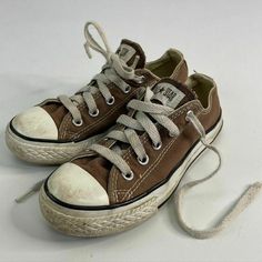 Best Converse Colors, Light Brown Converse, Old Converse, 2000s Shoes, Low Converse, Brown Converse, Low Top Converse, Converse Low, Sneakers Kids