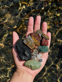 Collecting Rocks Aesthetic, Stones And Crystals Aesthetic, Pretty Rocks Aesthetic, Cristal Aesthetic, Geology Aesthetic, Rock Polisher, Gemstones Aesthetic, Aesthetic Trinkets, Rocks Aesthetic