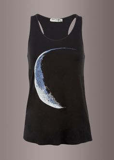 This muscle tee is a must have! The top has a pretty moon print in the front which is perfect for the cool moon child look. The top has a trendy loose cut and is super soft and comfortable to wear. It also has a scoop neckline, a low cut racer back and is made out of 100% rayon. Available in sizes S, M and L. Measurements SIZE CHART TOPS XS S M L XL XXL BUST (in) 31-32 33-34 35-36 37-38 39-40 41-42 WAIST (in) 23-24 25-26 27-28 29-30 31-32 33-34 BUST (cm) 78-82 83-86 87-92 93-96 99-101 104-106 WA Trendy Moon Print Crew Neck Top, Sleeveless Graphic Print Tops For Loungewear, Black Graphic Print Scoop Neck Top, Trendy Crew Neck Top With Moon Print, Black Graphic Print Top With Scoop Neck, Black Scoop Neck Top With Graphic Print, Black Summer Top With Moon Print, Trendy Black Top With Moon Print, Black Moon Print Crew Neck Top