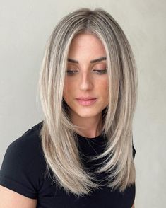 Medium-to-Long Haircut with Layers around the Face Straight Hair Cuts, Long Layered Haircuts, Haircuts For Medium Hair, Haircuts Straight Hair, Long Blonde, Long Blonde Hair