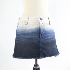 Streetstyle vintage Levi's tie dye denim skirt of the 90's - 00's. The Levis mini denim skirt is mid/low waist, cut off bottom and white and blue color block. This denim skirt has no Levis leather back label but has the original inside label and red tab pocket, it's cotton fabric in perfect vintage condition. If you need more pictures, ask for them, I will be happy to send them to you! The modern size is Small, the waist contour fit is 31,4 inch (80 cm) ** MEASURES FLAT ** Waist 15,7 in // 40 cm Fitted Cotton Cutoff Mini Skirt, Fitted Cotton Cutoff Skirt, Y2k Style Medium Wash Cotton Mini Skirt, Fitted Washed Denim Mini Skirt, Y2k Faded Bottoms For Spring, Light Wash Cotton Mid-rise Mini Skirt, Light Wash Mid-rise Cotton Mini Skirt, Cutoff Dark Wash Cotton Skirt, Dark Wash Cotton Cutoff Skirt