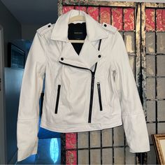 Marciano Motorcycle Jacket White W/ Black Zippers - Nwt - Size Xs - Luxury Lambs Leather - Fully Lined - Gorgeous Piece - Payed $398 - See Pics For Approximate Size - Let Me Know If You Have Any Questions Genuine Leather, Leather, Leather Jacket, Lamb Leather, Moto, Motorcycle, Biker, Biker Chic, Contemporary, Casual, High End, Luxury, White & Black, Daytime, Nighttime, Party, Fall, Winter, Spring, Real Leather White Outerwear With Zip Fly For Fall, White Moto Leather Jacket With Zipper Closure, White Moto Outerwear With Zipper Closure, White Moto Outerwear With Long Sleeves, White Long Sleeve Moto Outerwear, White Moto Leather Jacket For Fall, White Moto Biker Jacket With Zipper, White Fitted Moto Outerwear, White Zipper Closure Outerwear For Work