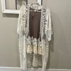 Nwot Kimono & Beautiful Lace Tunic Tank Top Lace Tunic, Tunic Tank Tops, Embroidery Lace, Beautiful Embroidery, Kimonos, Tank Top, Embroidery, Tank Tops, Cream