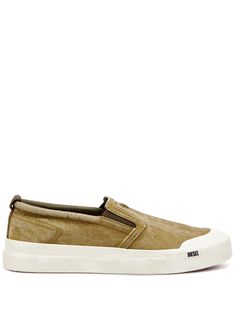 beige cotton washed denim slip-on style embroidered logo appliqué logo pull-tab at the heel round toe flat rubber sole Beige Cotton Canvas Shoes With Vulcanized Sole, Canvas Slip-on Sneakers With Gum Sole, Beige Canvas Low-top Slip-ons, Canvas Slip-on Sneakers With Textured Sole For Streetwear, Brown Canvas Slip-on Sneakers, Brown Slip-on Sneakers With Reinforced Toe, Brown Suede Slip-on Sneakers With Rubber Sole, Brown Textured Sole Slip-on Sneakers, Brown Leather Slip-on Sneakers With Textured Sole