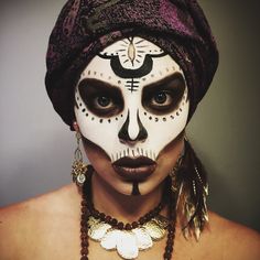 Cool Halloween makeup idea: Voodoo Priestess! This is a cool twist on the classic sugar skull make up IMO! Voodoo Makeup Woman Witch Doctor, Witch Doctor Costume Female Diy, Diy Voodoo Priestess Costume, Voodoo Makeup Woman, Voodoo Witch Makeup, Voodoo Priestess Makeup, Witch Doctor Makeup