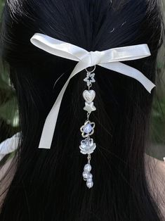 This dainty and ethereal beaded hair bow is perfect for elevating your everyday outfits ౨ৎ⋆˚｡⋆ ITEM INFO ♡ Length: ~15cm by 19cm ♡ Made with satin ribbon, faux pearls, stainless steel wire ♡ Please note that each hair clip is handmade and therefore may have slight differences compared to the listing photos HAIR CLIP CARE ♡ Please avoid exposing the hair clip to water or moisture, as it can affect its longevity and quality ♡ Frequent tugging on hair clip could cause it to break ♡ I am not respons Hairclip With Beads, Dangly Hair Clips, Hair Decoration Accessories, Hair Clips Aesthetic, Coquette Hair, Aesthetic Soft Girl, Dainty Coquette, Beaded Hair Clips, Hair Clips Diy