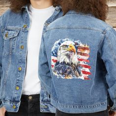 This is a great mens or womens jeans denim jacket. Your favorite driving coat, cotton denim jacket for cool mornings and evenings. This Western style painting of a retro eagle and USA Flag design is so unique and the perfect gift for a hard-to-buy Dad, Biker or husband. The ability to print on denim is brand new so you will not find anything like right now. So unusual, so great, and so YOU! I am so excited to be able to print my artwork and designs on this new jacket medium. Here are my custom-p Fall Americana Denim Jacket, Fall Americana Style Denim Jacket, American Flag And Eagle, Jeans Denim Jacket, Printed Denim Jacket, Instagram Outfits, Womens Jeans, Printed Denim, Denim Jackets