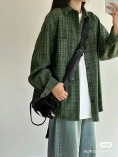 Green Tomboy Outfits, Boyish Outfits Aesthetic, Japanese Casual Outfits, Tomboy Fashion Summer, Japanese Outfits Casual, Summer Tomboy Outfits, Japan Fashion Casual, Cute Tomboy, Tomboy Outfit Ideas