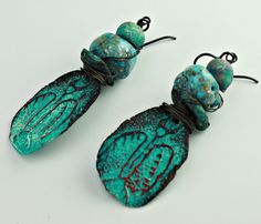 "917#, Gorgeous shades of turquoise in these Rustic Electric Blue Green Prehistoric/Paleolithic Bird images on ceramic ovals by Foxpaws' Jill Stoffregen with lampwork glass by Jody Brimhall & ceramic beads by Georgia Neumann. Each earring is a medium weight of .2 ounces. Each earrings hangs 2.6 inches from the top of the earwire, 2.25 inches from the bottom of the earwire, and are .75 inches wide. Packaging & Shipping to the United States are in the price listed. Please treat Chris Kaitlyn Jewel Artistic Turquoise Earrings With Ear Wire, Artsy Turquoise Nickel-free Earrings, Artsy Nickel-free Turquoise Earrings, Artsy Turquoise Nickel-free Jewelry, Unique Turquoise Patina Earrings, Unique Turquoise Earrings With Patina, Artistic Turquoise Jewelry With Matching Earrings, Bird Images, Earrings Ceramic