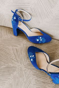 Wedding shoes 'Jasmine' are handcrafted in soft electric blue suede and have elegant handmade embroidery that can be customized to your preference! The heel measures 9 cm / 3.5 inches tall and cushioned insoles ensure comfort for all-day wear. These wedding shoes are designed with a V-notched vamp (v-cut) and closed toe which makes bridal sandals even more elegant and special. Inside there is a soft Memory foam insole, which gives a feeling of additional comfort when walking. Tunit outsole is ma Embroidered Bridal Shoes, Blue Bride Shoes, Block Heel Bridal Shoes, Blue Bridal Shoes, Navy Wedding Shoes, Embroidered Heels, Blue Bride, Something Blue Bridal, Cowboy Shoes