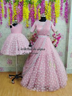 Gown For Mom And Daughter, Mom And Daughter Matching Dress For First Birthday, Mumma Daughter Same Dress, Mom And Daughter Birthday Outfits, Mom Daughter Matching Lehenga, Mom And Daughter Lehenga Designs, Birthday Mom And Daughter Dress, Twinning Mom And Daughter, Mom Daughter Lehenga Combo